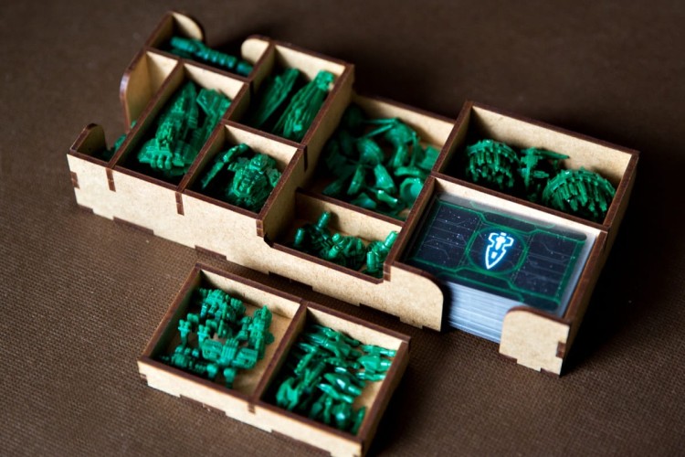 Insert pasujący do gry Twilight Imperium z HDF-u