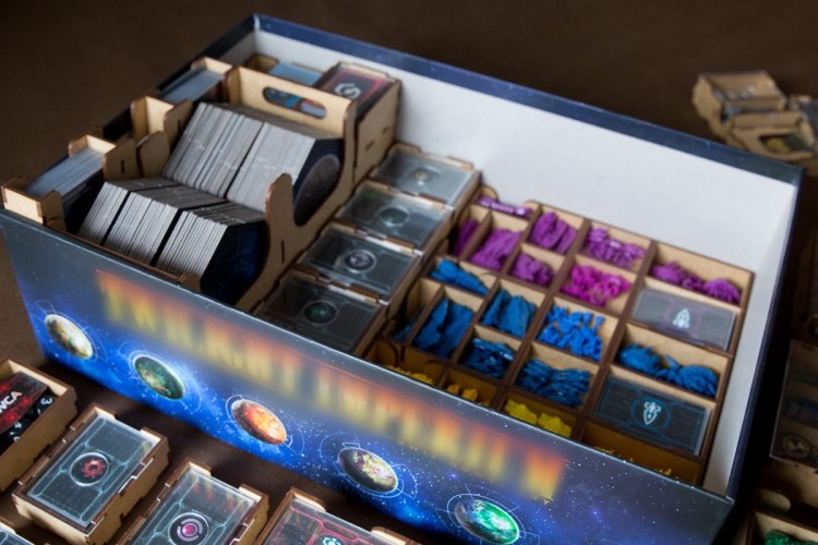 Insert pasujący do gry Twilight Imperium z HDF-u