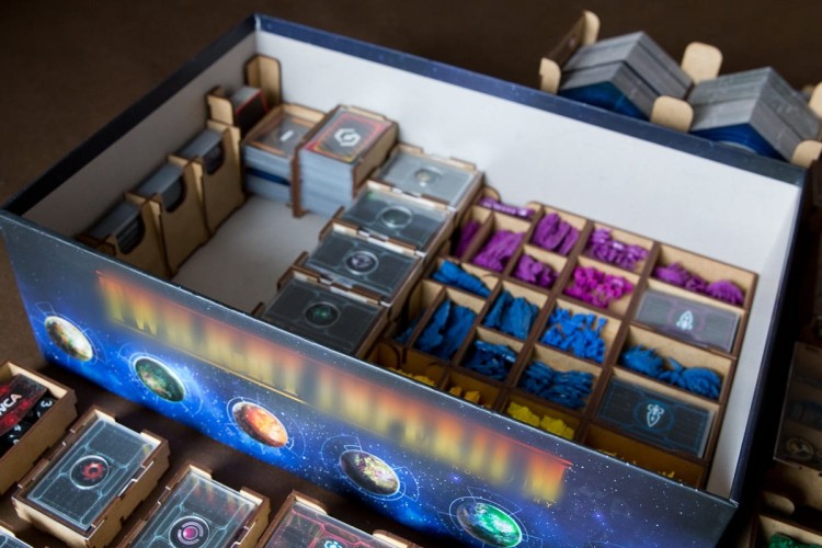 Insert pasujący do gry Twilight Imperium z HDF-u