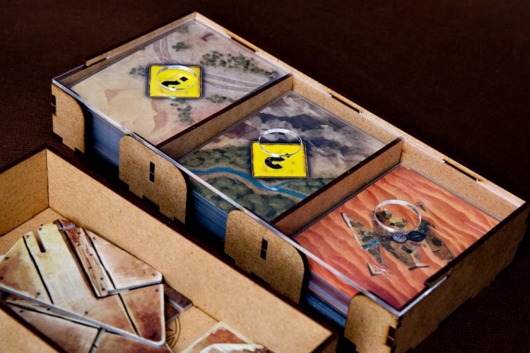 Insert pasujący do gry Waste Knights z HDF-u