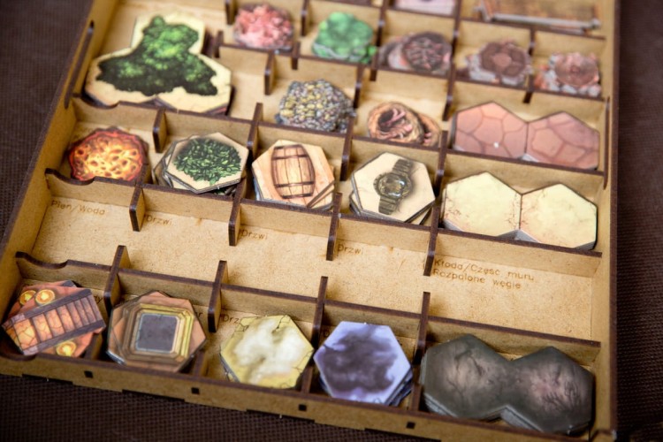 Insert pasujący do gry Gloomhaven z HDF-u + napisy PL