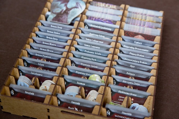 Insert pasujący do gry Gloomhaven z HDF-u + napisy PL