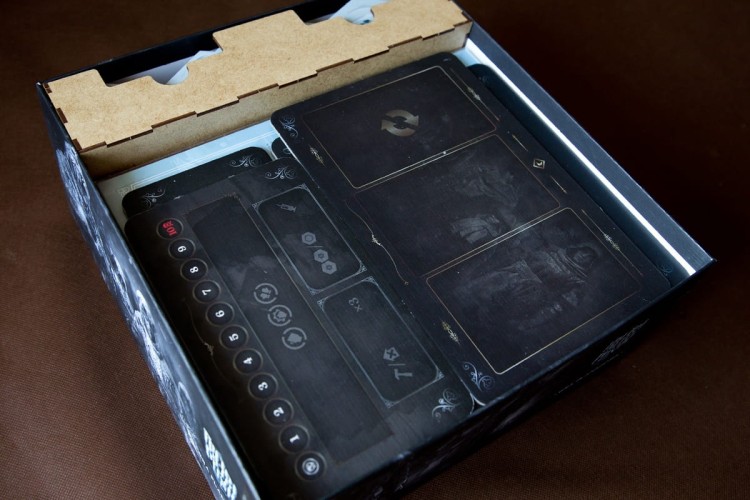 Insert pasujący do gry Frostpunk z HDF-u
