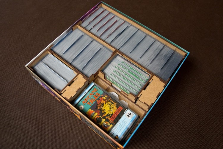 Insert pasujący do gry Sentinels of the Multiverse: Definitive Edition z HDF-u