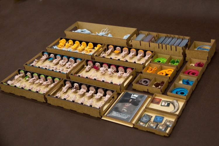 Insert pasujący do gry Blood Rage z dodatkami z HDF-u